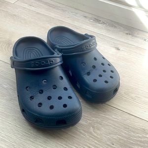 Used dark blue crocs